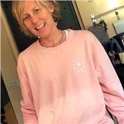 Sono laureata in lingue: francese, tedesco, inglese e amo tutto ciò che riguarda la comunicazione.
Ho un approccio pratico adatto a tutte le età